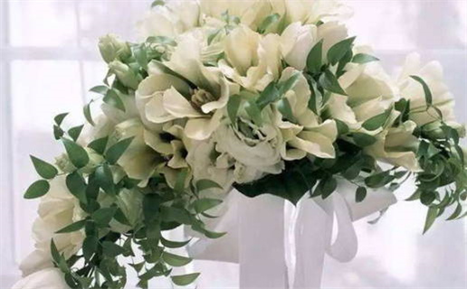 命犯桃花是什么意思(乳房有痣命犯桃花是什么意思)