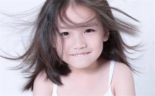 何姓女孩的成熟稳重名字精选，给宝宝一个好名字