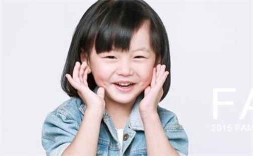 周姓2026/05/26出生女宝宝起名全攻略：名字推荐与禁忌字分析