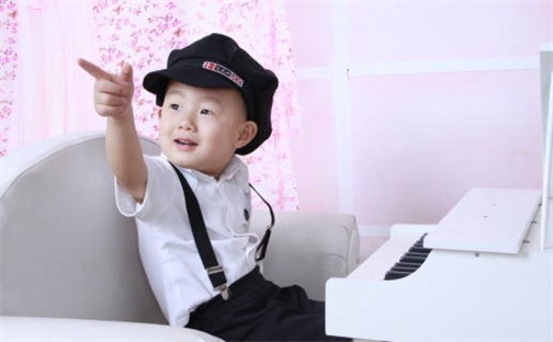 梁姓男宝宝成熟稳重名字大全，含详细五行分析