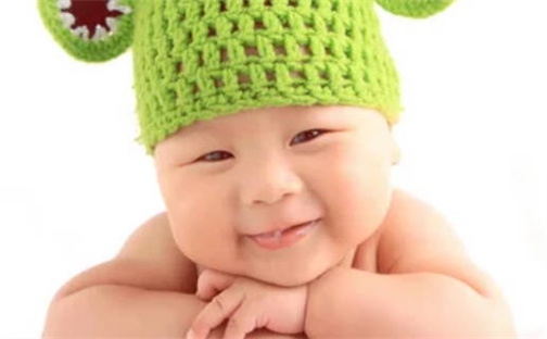 何姓女孩名字五行分析及推荐，5个意境深远名字详解